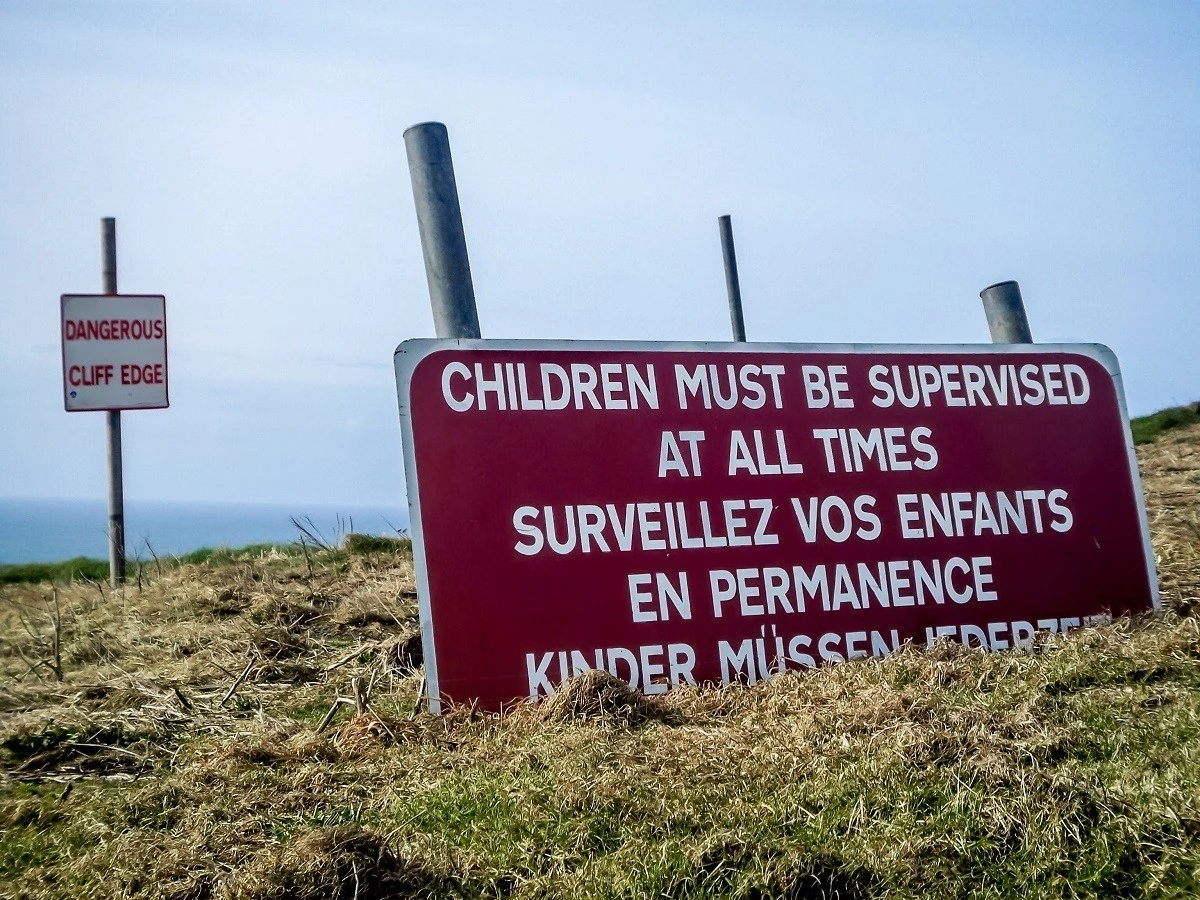Warning sign that says children must be supervised at all times