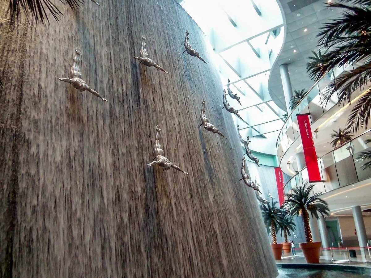 The massive fountain inside the Dubai Mall