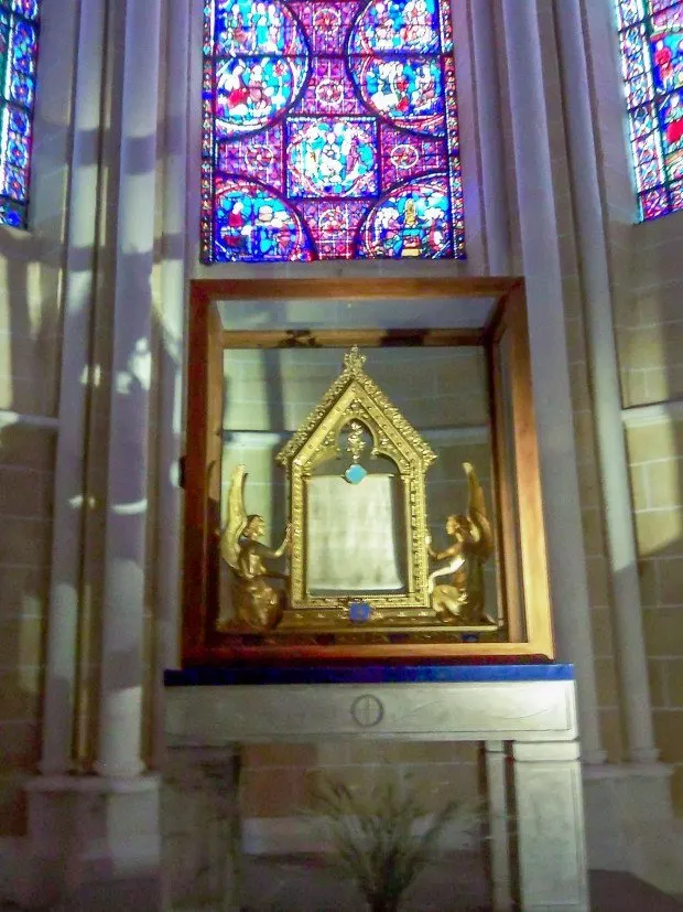 The relic reported to be the veil of Mary at Chartres Cathedral