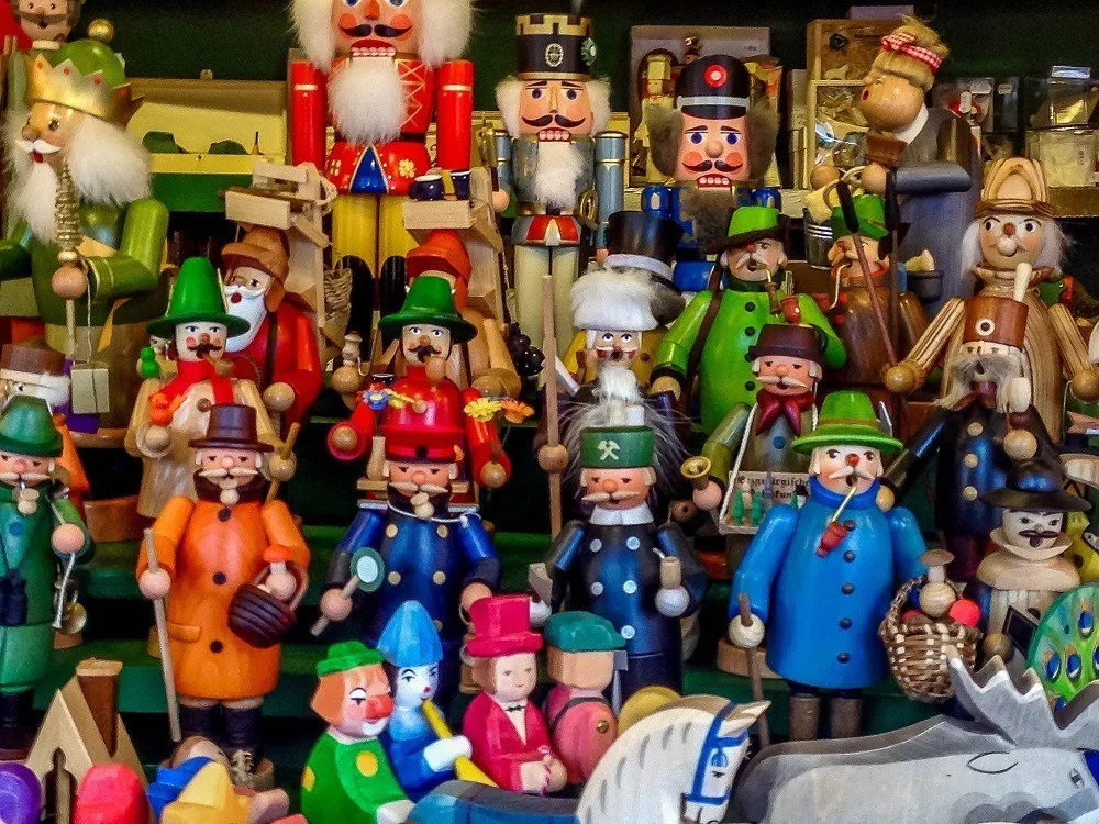 Traditional nutcrackers and smoker figurines that exhale incense 
