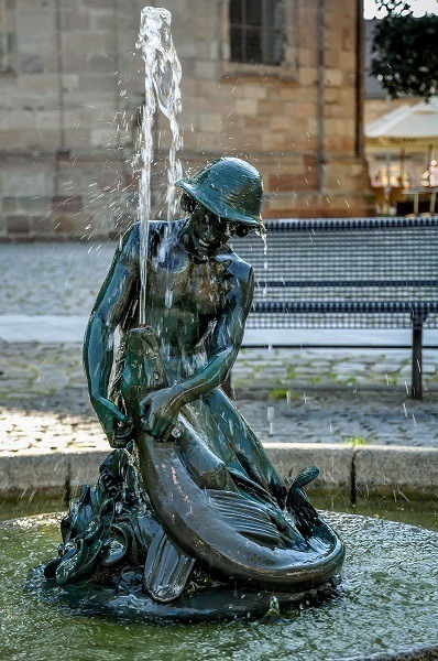 Fountain of woman cutting a fish's throat