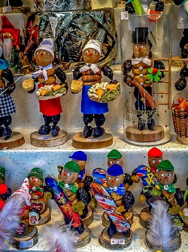 Figurines made of nuts and prunes dressed like people