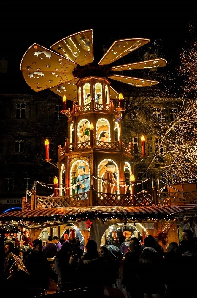 Drink stand decorated like a German Christmas pyramid with propeller