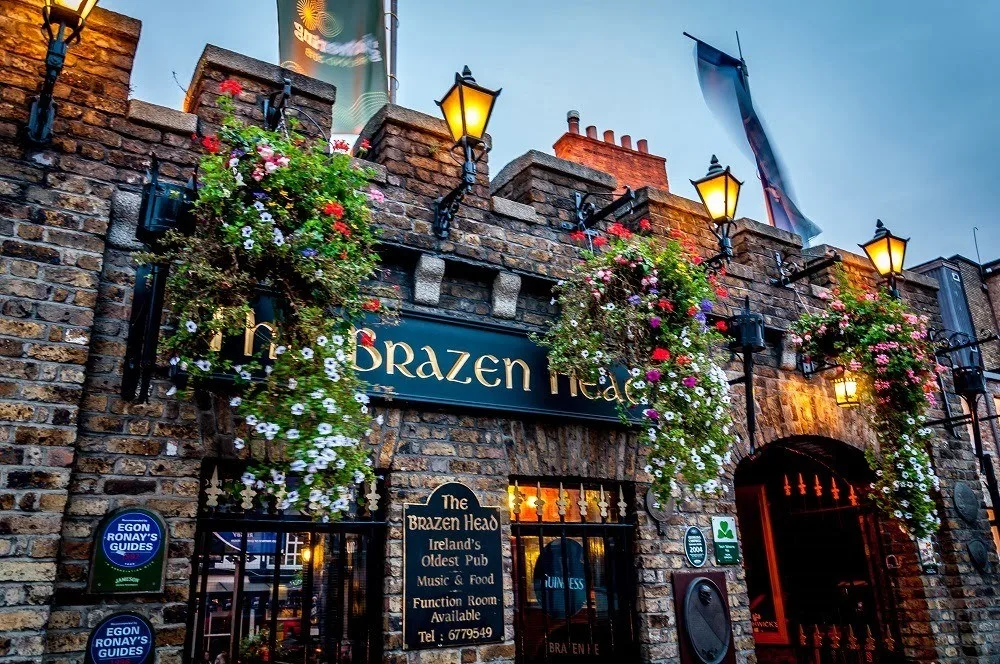 Entrance to the Brazen Head Dublin pub