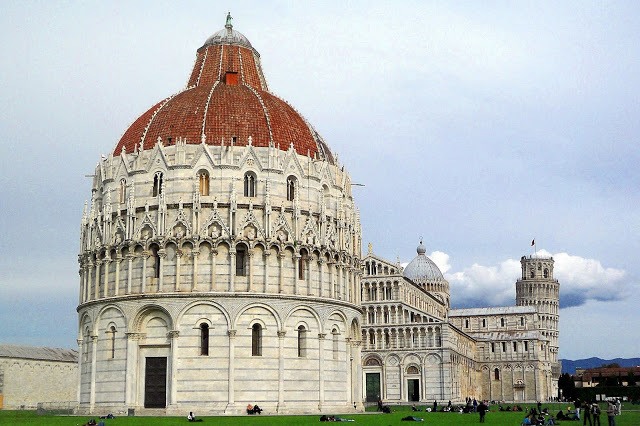 Leaning Tower of Pisa and nearby buildings