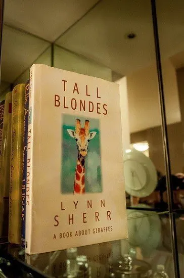 Cover of book Tall Blondes by Lynn Sherr