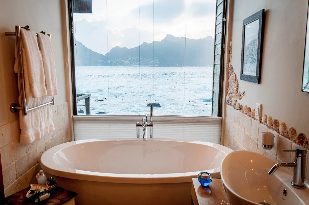 The large soaker bathtub looking out at Hout Bay and Sentinel Peak
