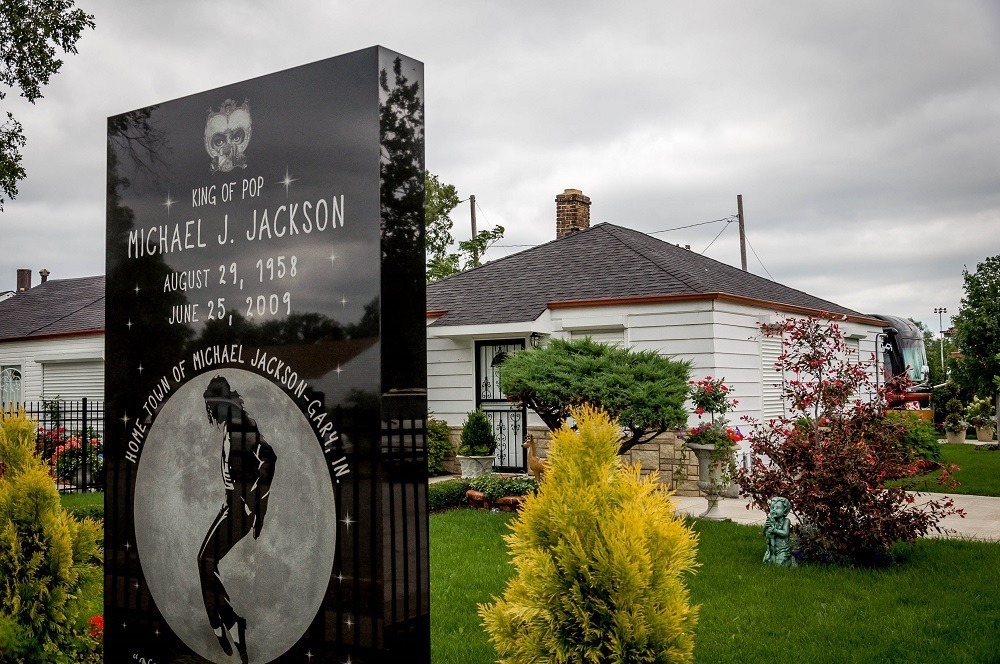 Michael Jackson monument in front of the Jackson Family home in Gary