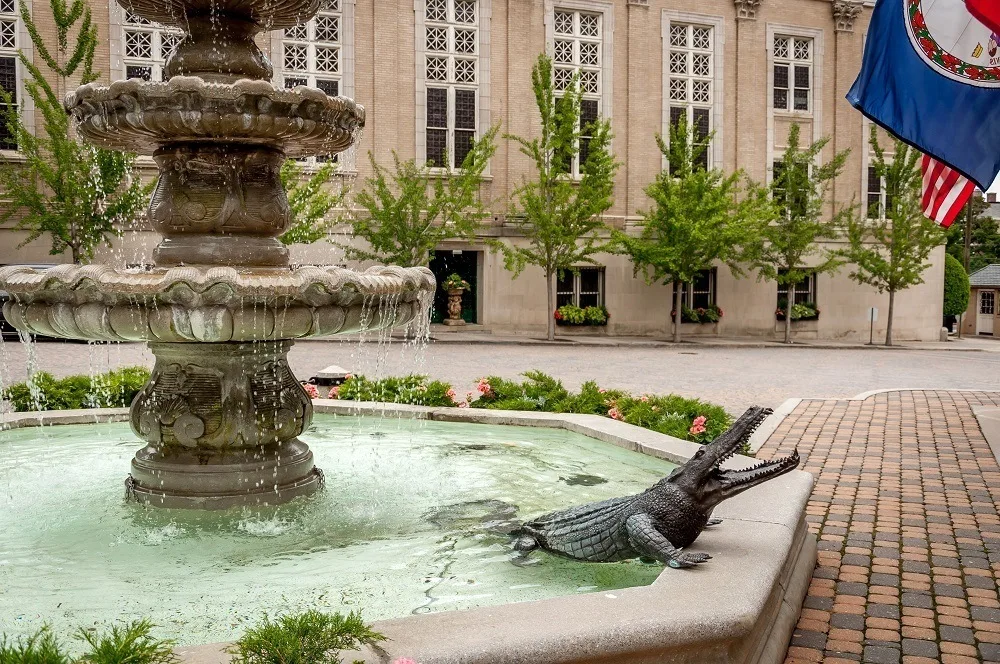 An alligator statue in the hotel's fountain