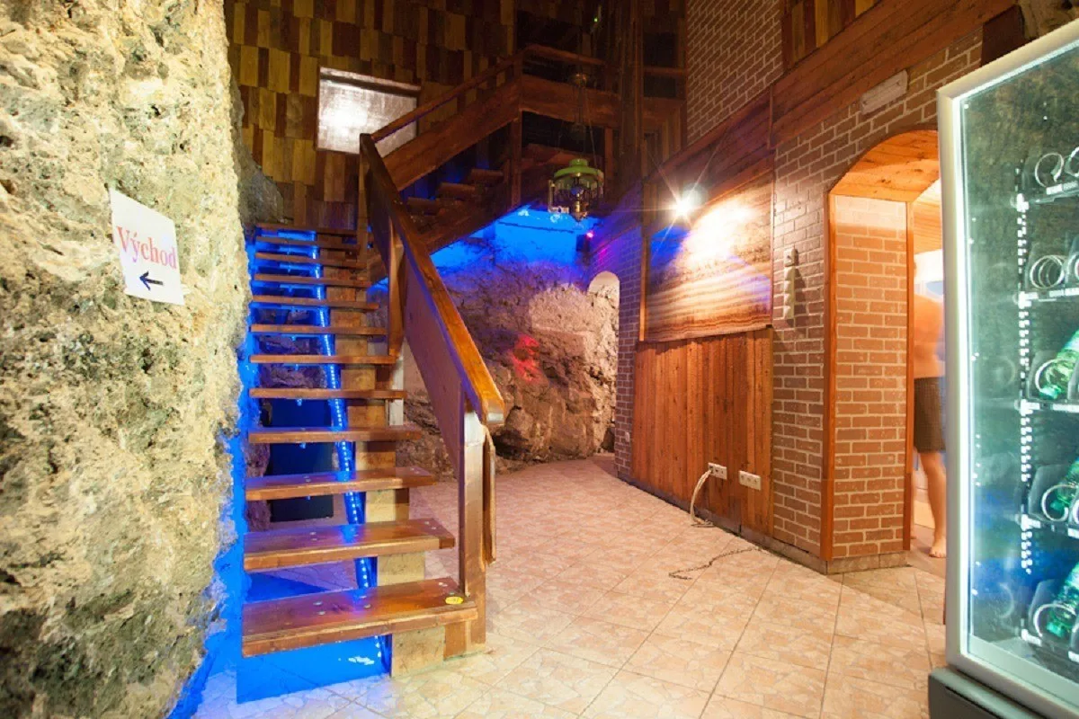 The entry into the thermal cave spa