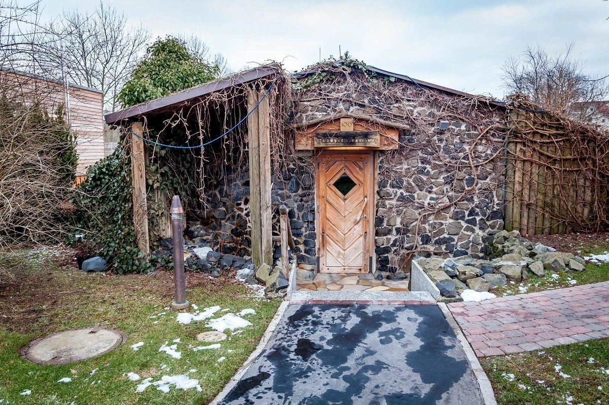 The rustic sauna with fireplace at the Keltenbad's SOLE Saunaland