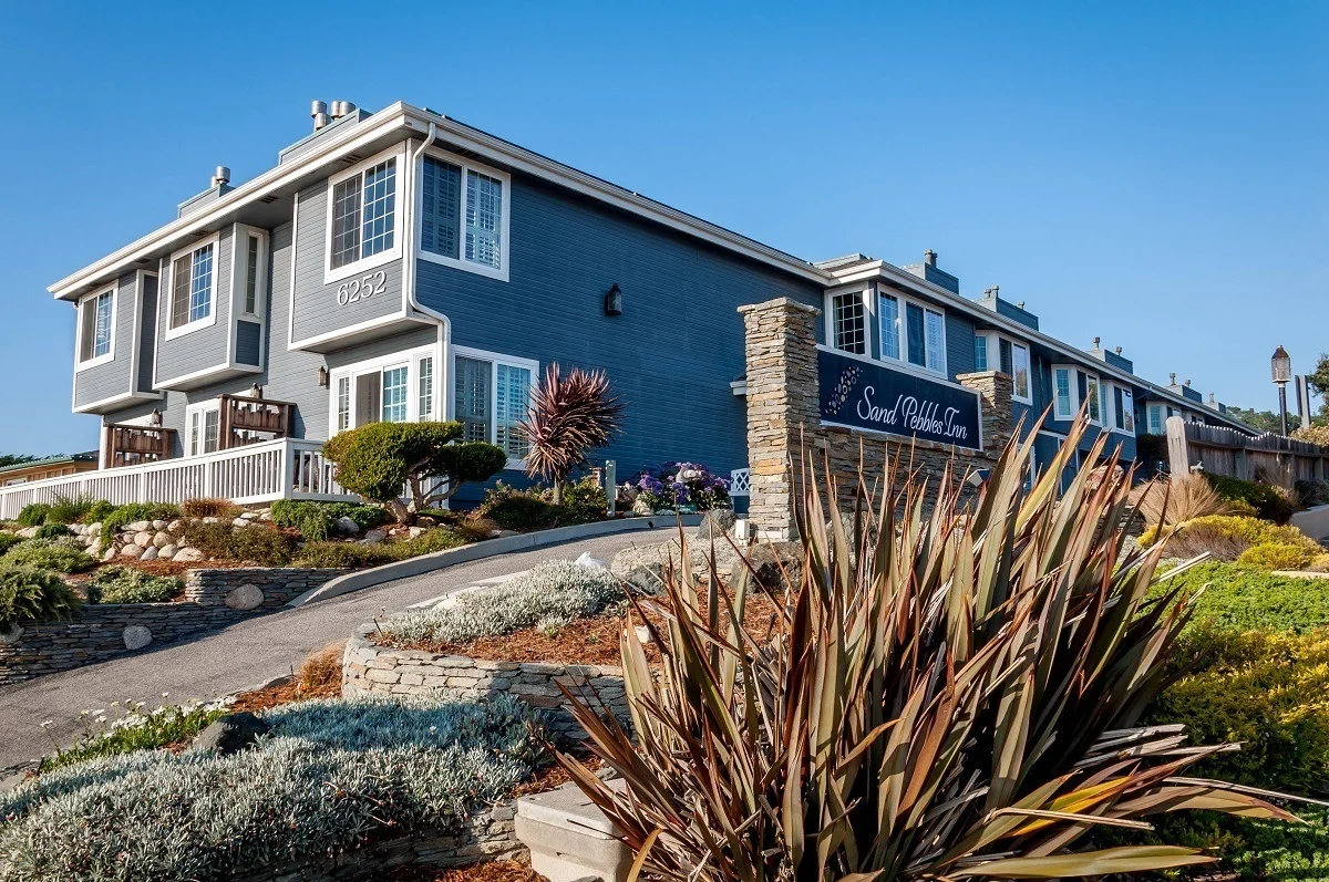 The exterior of the Sand Pebbles Inn is one of the top hotels in Cambria, California