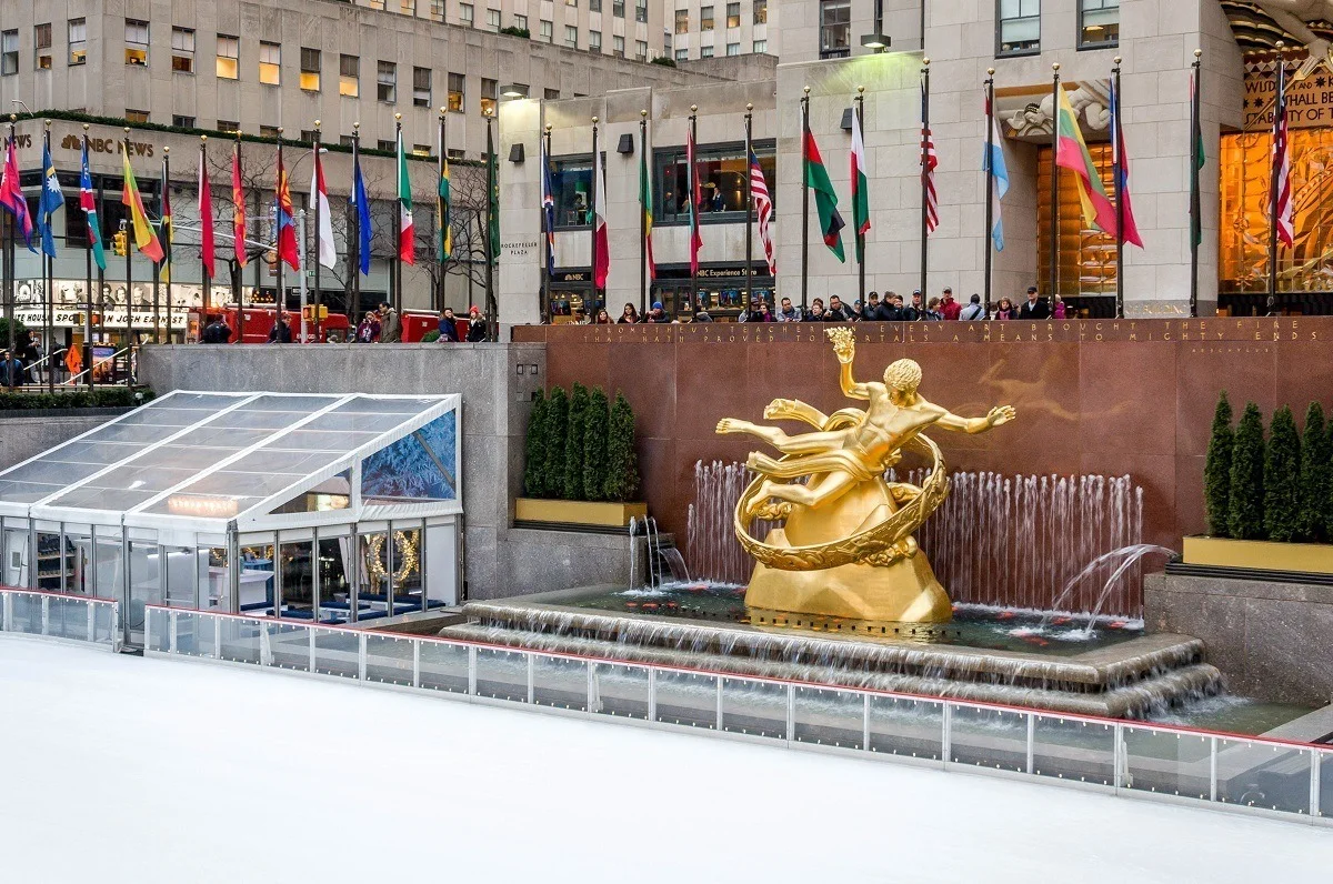 Ice skating rink and gold statue at Rockefeller Center