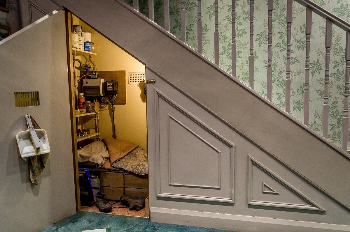 Cupboard Harry Potter