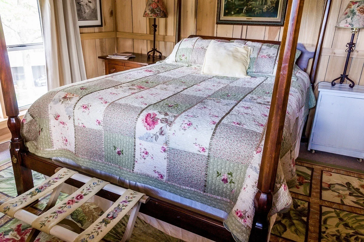Bed covered with quilt in the rustic bedrooms 