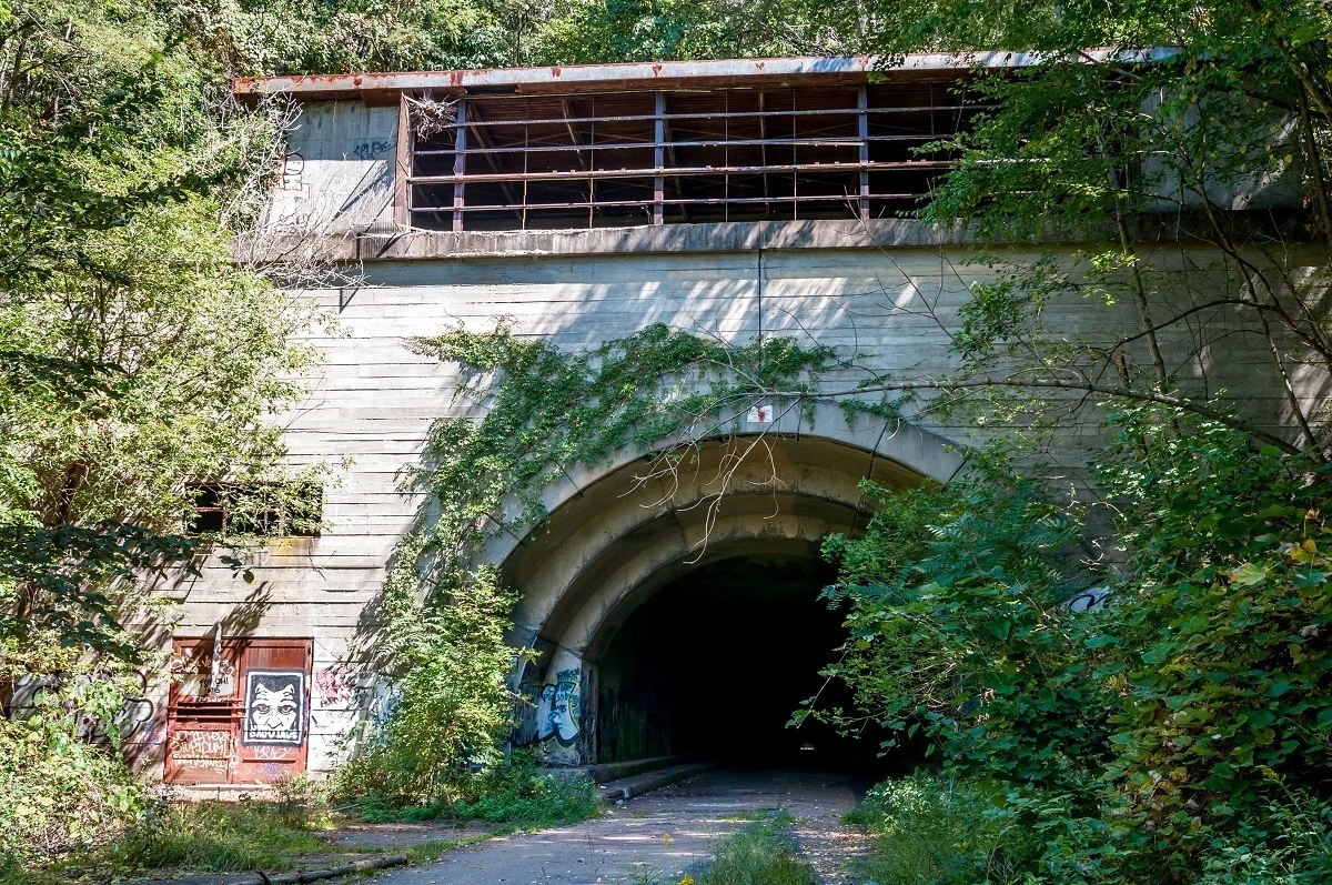 Entrance to Rays Hill Tunnel