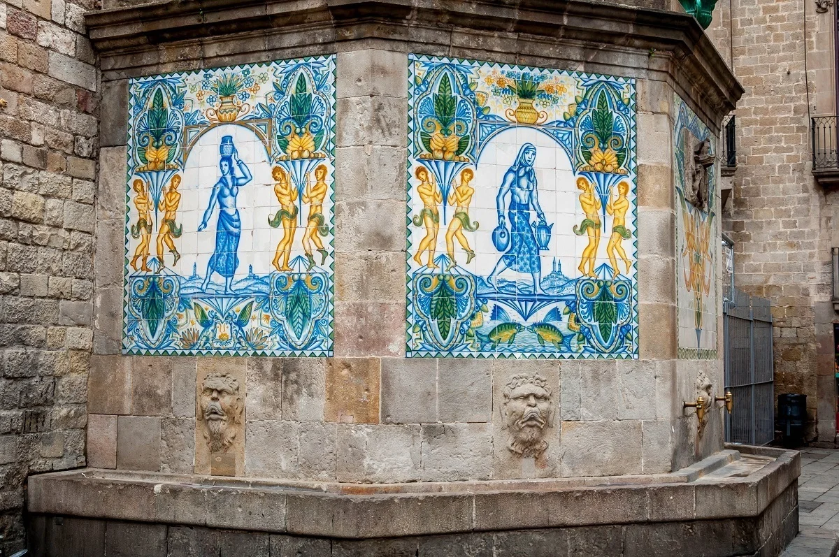 Water fountain decorated with tile mosaic