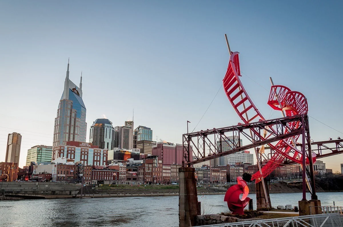 Skyline of Nashville and musical sculpture