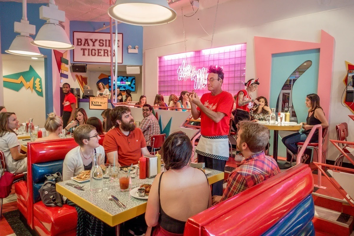 Ed Alonzo performing magic tricks for diners at Saved by the Max