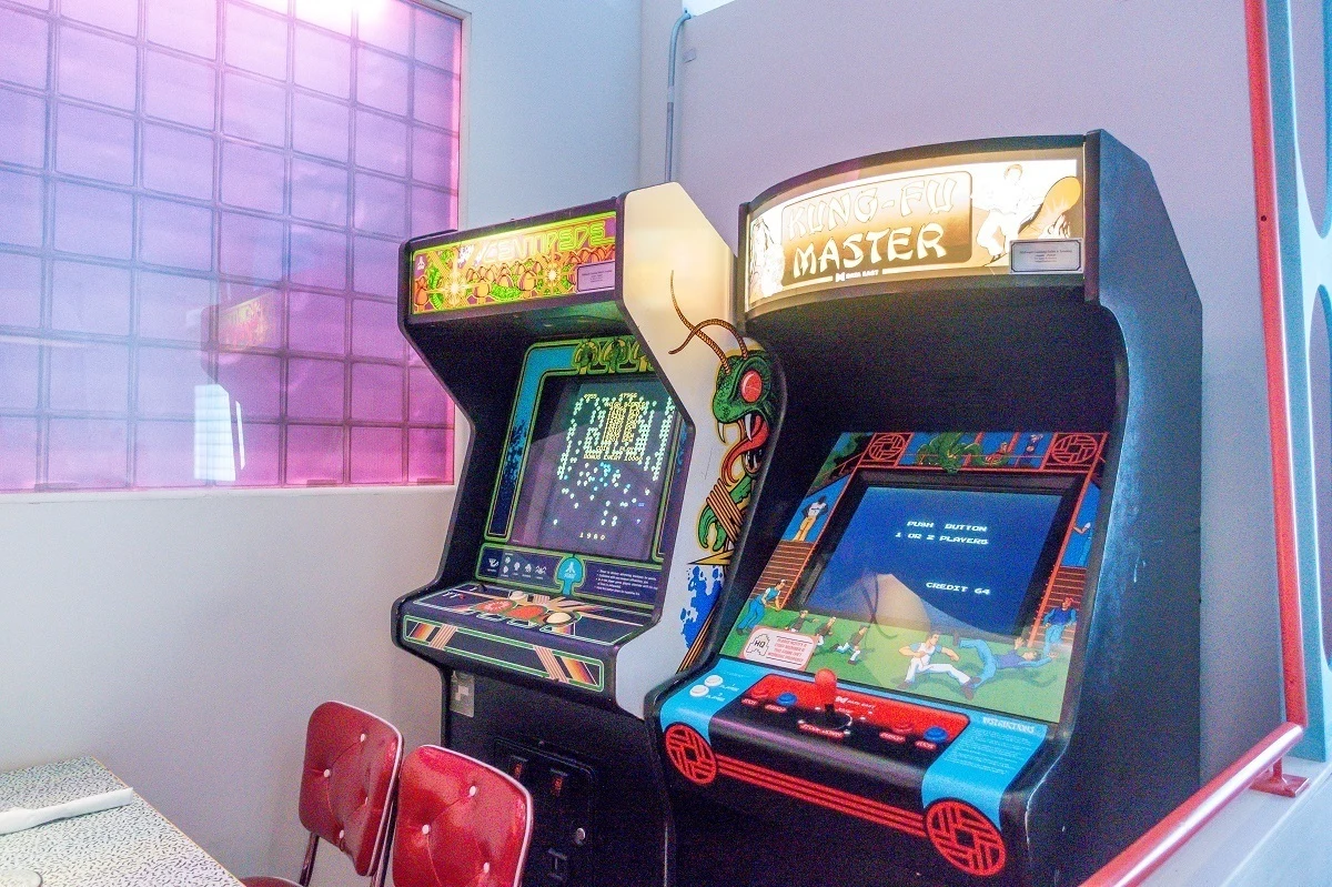 Classic arcade video games 