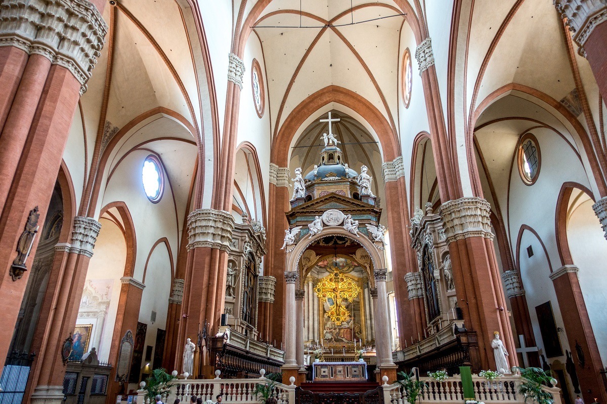 Cathedral interior with altar and vaulted ceiling.