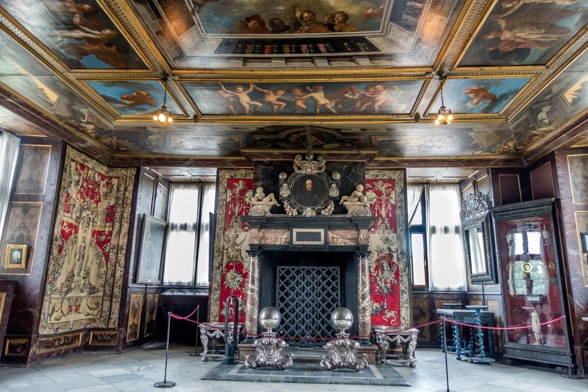 Marble fireplace with portrait in Christian V's Hall 