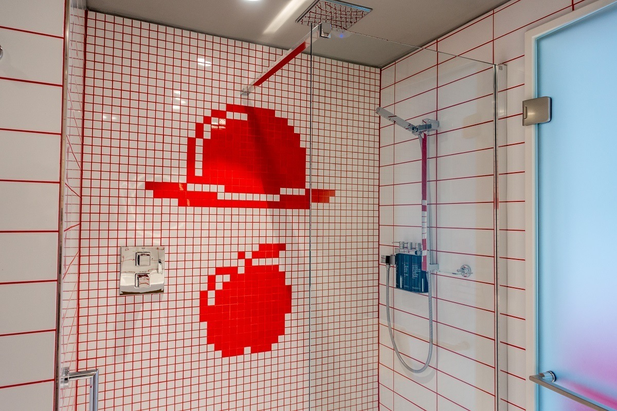 Walk-in shower at the Radisson Red hotel in Brussels, Belgium
