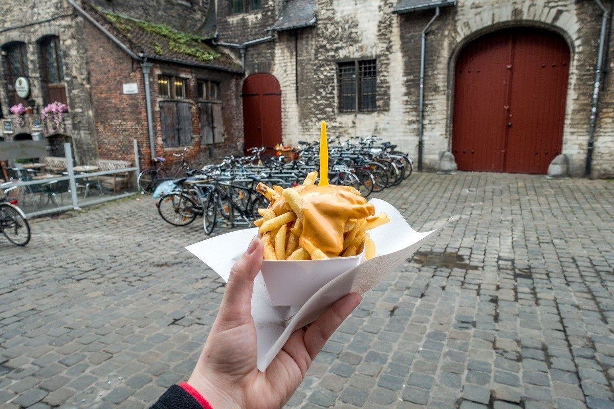 Dish of frites at stand near the Butchers' Hall