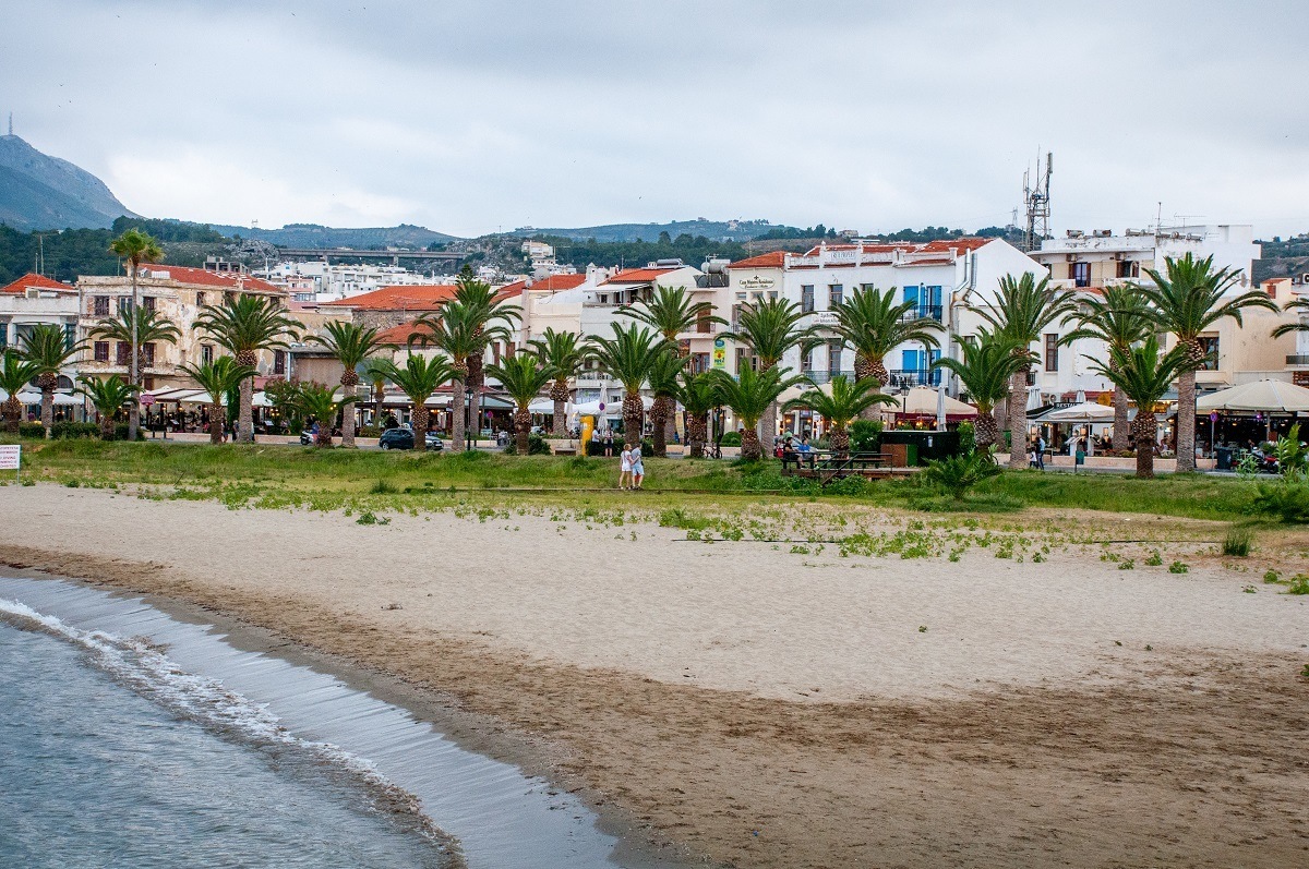 Seaside restaurants and shops  near the beach