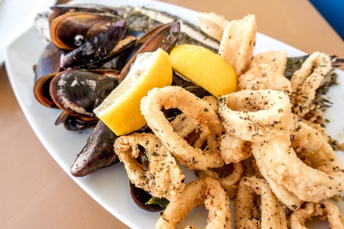 Seafood platter with calamari and mussels