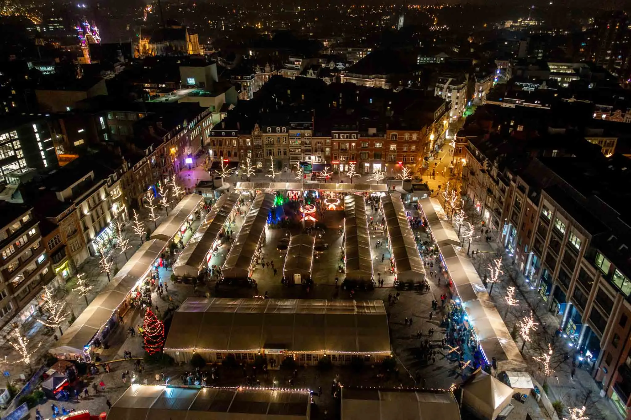 Overhead view of the stalls of the Leuven Christmas market