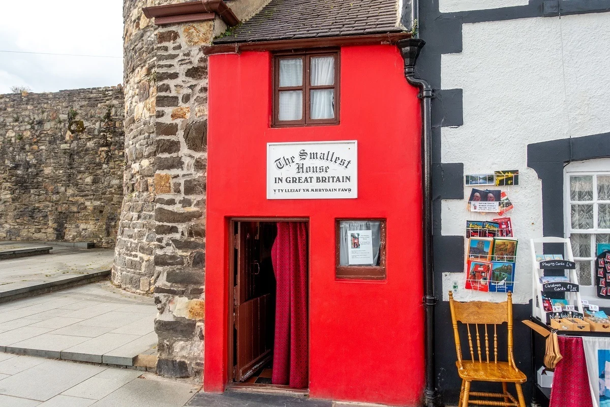 Tiny red with a sign saying it is the smallest house in Great Britain