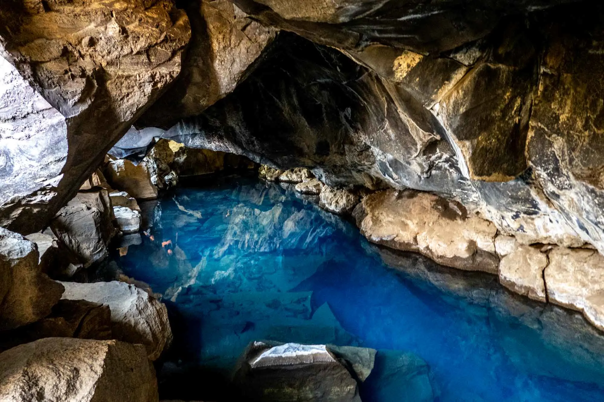 Blue water in the interior of the Grjotagja cave