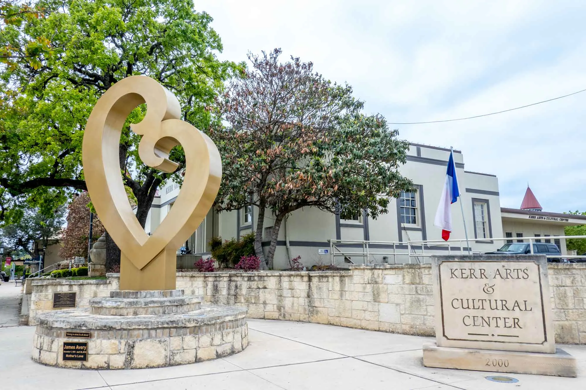 Heart sculpture beside a concrete sign for "Kerr Arts & Cultural Center"